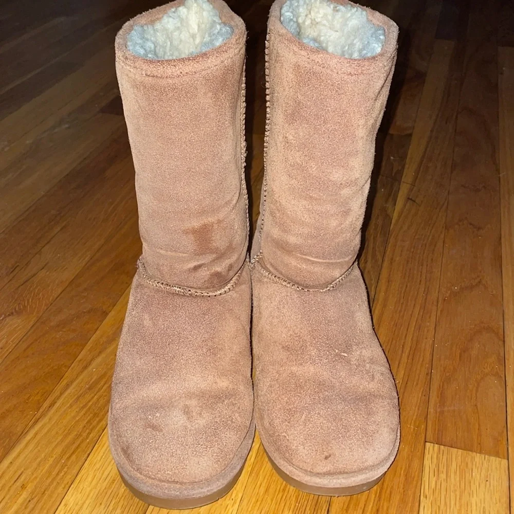 BearPaw Emma Low Sheepskin/Wool‎ Lined Suede boots.  Size 7